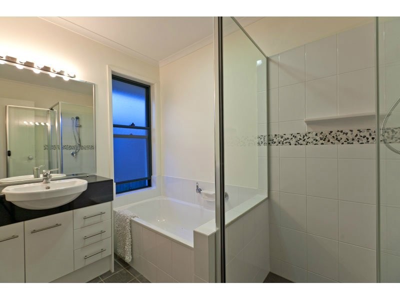 82 Ebony Crescent, Redland Bay QLD 4165