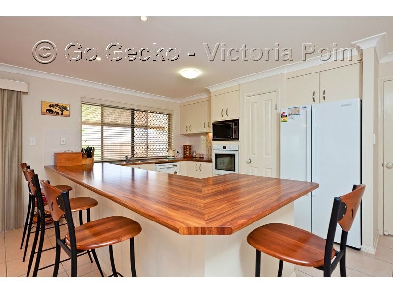 33 Ebony Crescent, Redland Bay QLD 4165