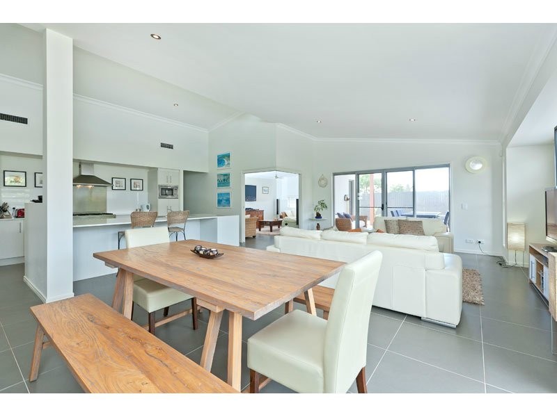 1 Amalia Street, Birkdale QLD 4159