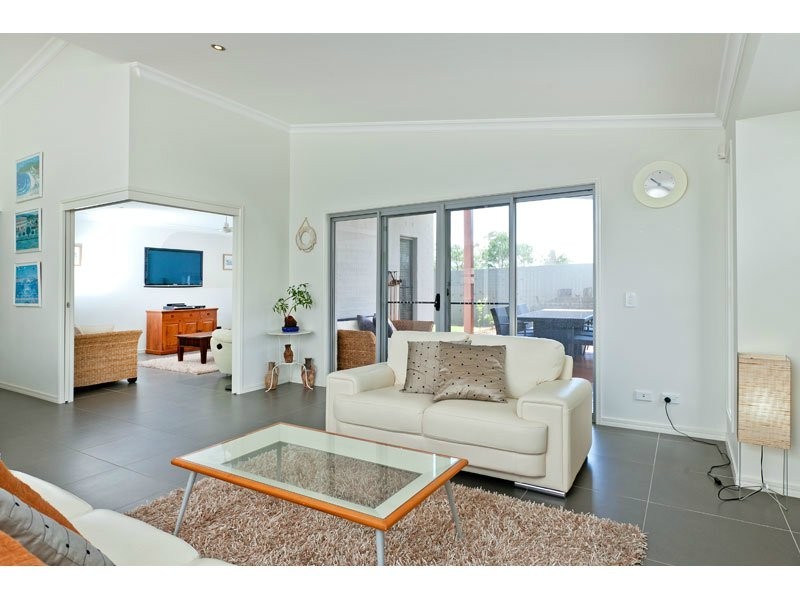 1 Amalia Street, Birkdale QLD 4159