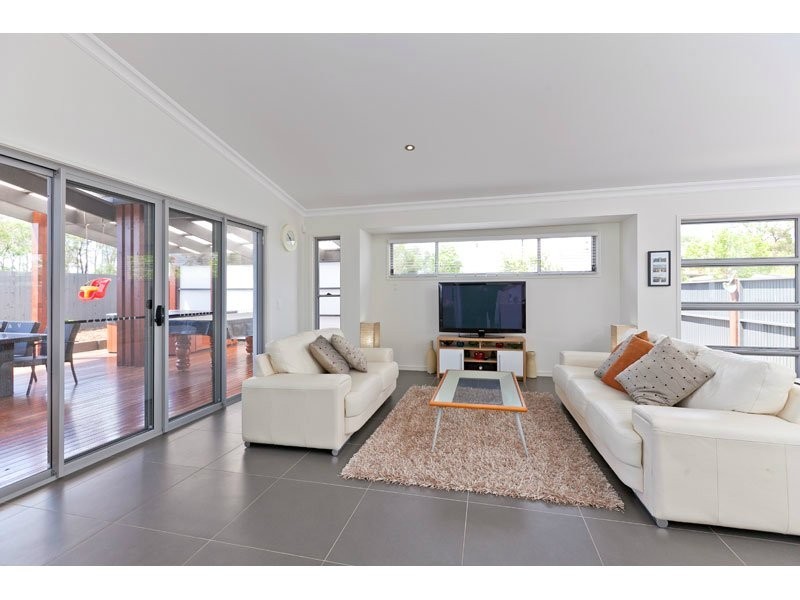 1 Amalia Street, Birkdale QLD 4159