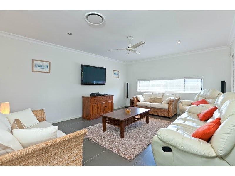 1 Amalia Street, Birkdale QLD 4159