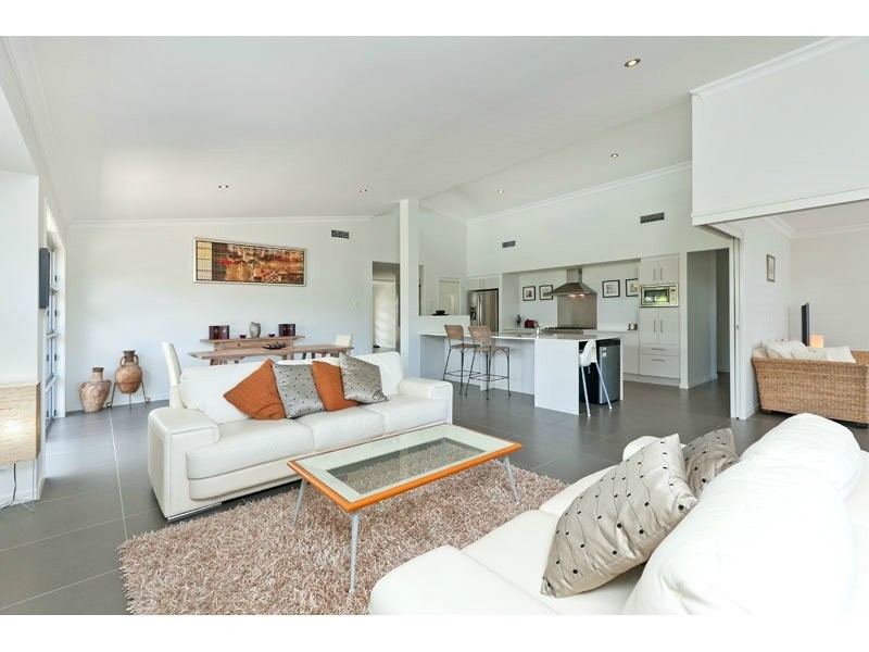 1 Amalia Street, Birkdale QLD 4159