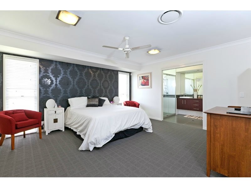 1 Amalia Street, Birkdale QLD 4159