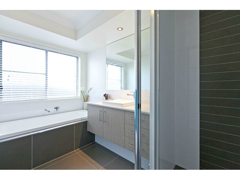 1 Amalia Street, Birkdale QLD 4159