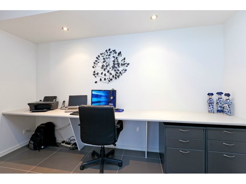 1 Amalia Street, Birkdale QLD 4159