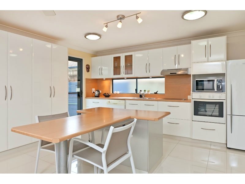 9 Little Shore St, Cleveland QLD 4163