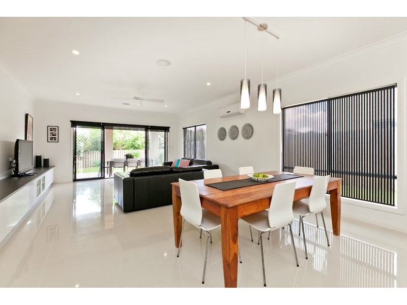 67 Foxwood Circuit, Wakerley QLD 4154