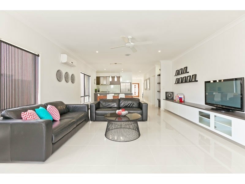 67 Foxwood Circuit, Wakerley QLD 4154