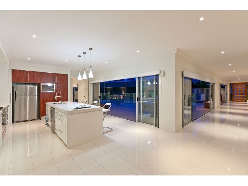 2-4 Woodcrest Close, Redland Bay QLD 4165