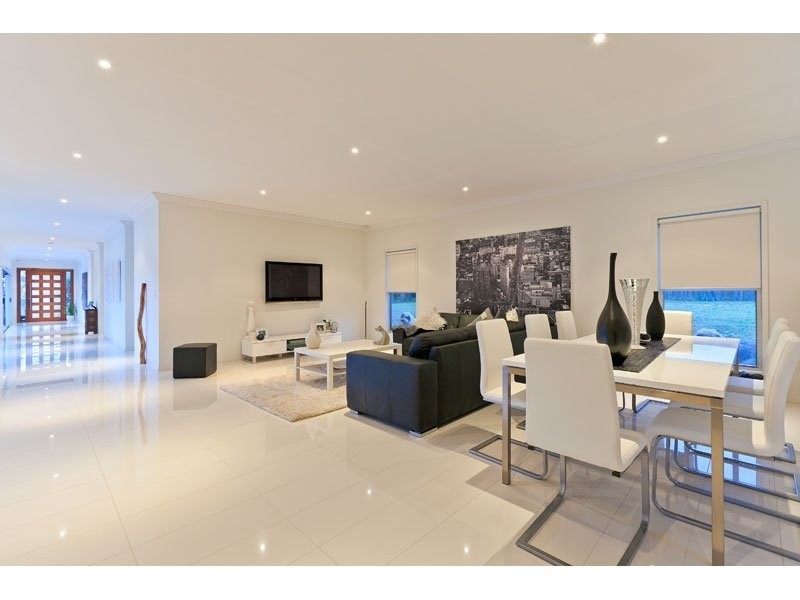2-4 Woodcrest Close, Redland Bay QLD 4165