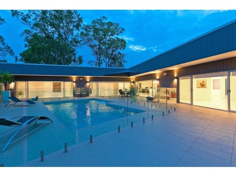 2-4 Woodcrest Close, Redland Bay QLD 4165