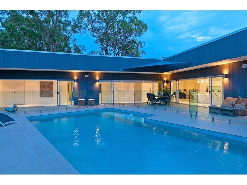 2-4 Woodcrest Close, Redland Bay QLD 4165