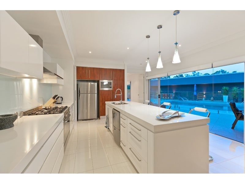 2-4 Woodcrest Close, Redland Bay QLD 4165