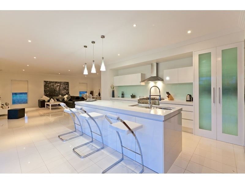 2-4 Woodcrest Close, Redland Bay QLD 4165