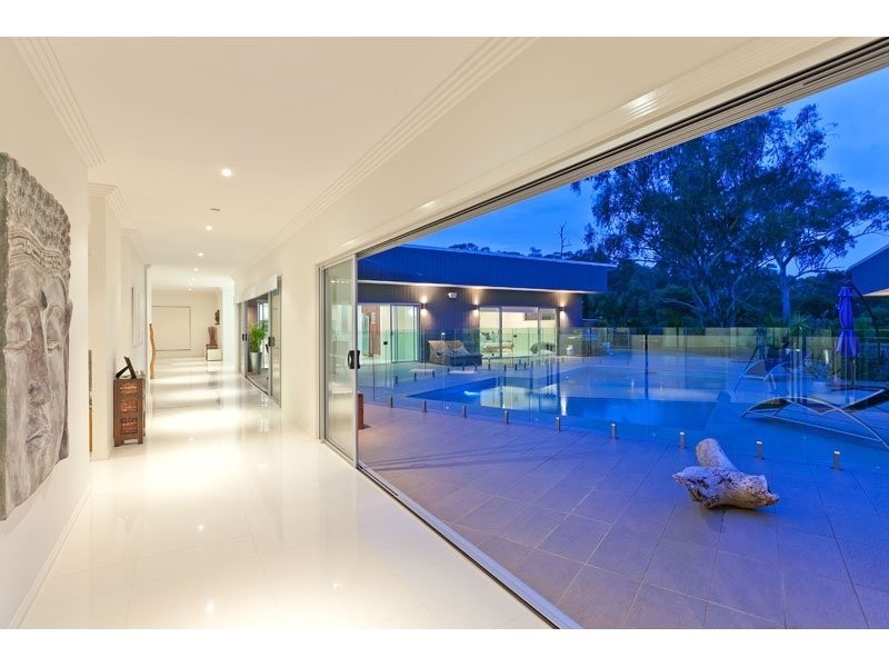 2-4 Woodcrest Close, Redland Bay QLD 4165