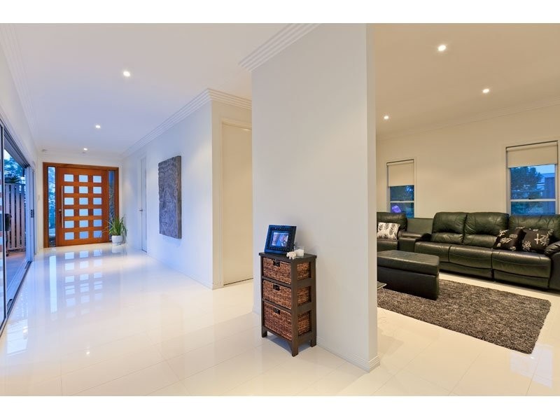 2-4 Woodcrest Close, Redland Bay QLD 4165