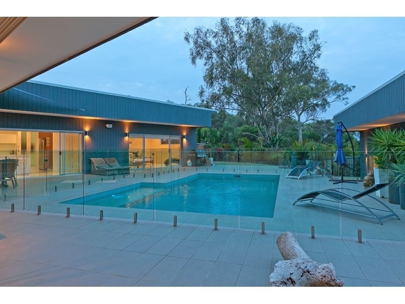 2-4 Woodcrest Close, Redland Bay QLD 4165