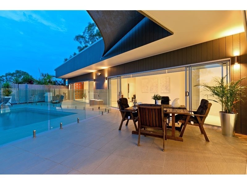 2-4 Woodcrest Close, Redland Bay QLD 4165