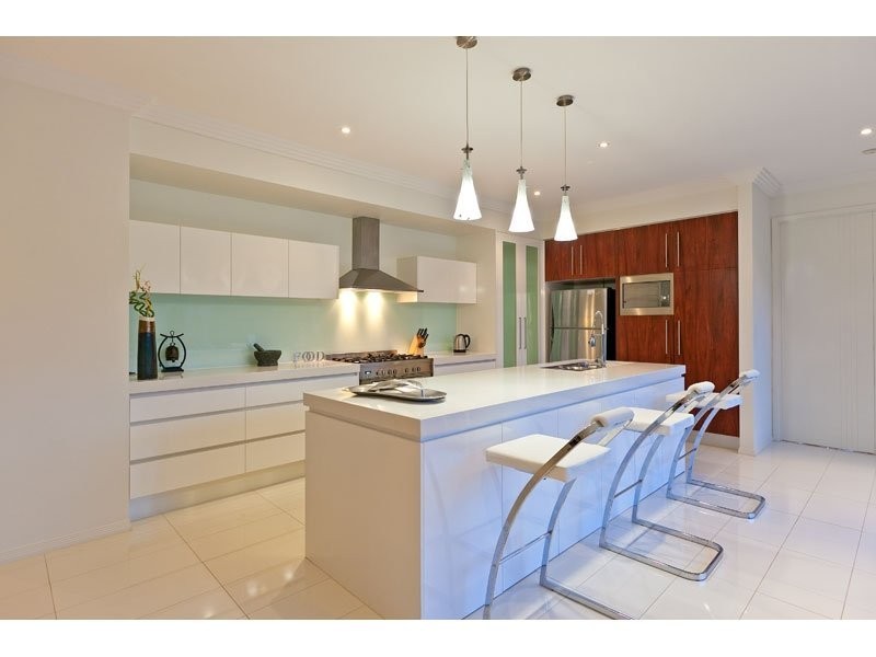 2-4 Woodcrest Close, Redland Bay QLD 4165