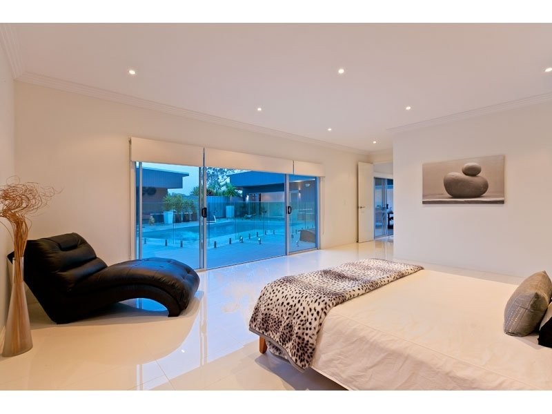 2-4 Woodcrest Close, Redland Bay QLD 4165