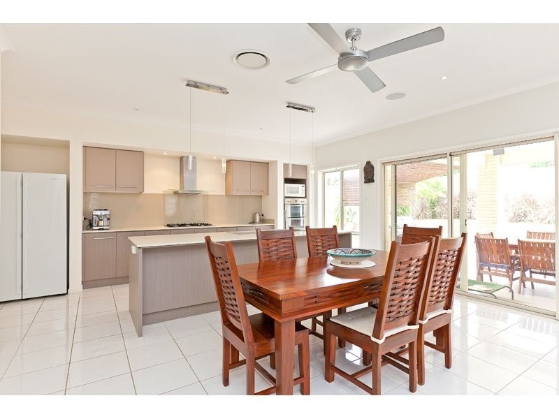 3 Huntly Place, Redland Bay QLD 4165