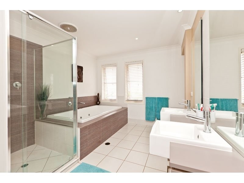 3 Huntly Place, Redland Bay QLD 4165