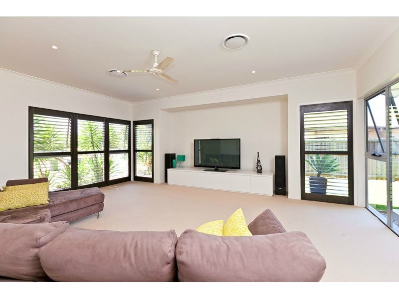 11 Franklin Street, Wakerley QLD 4154