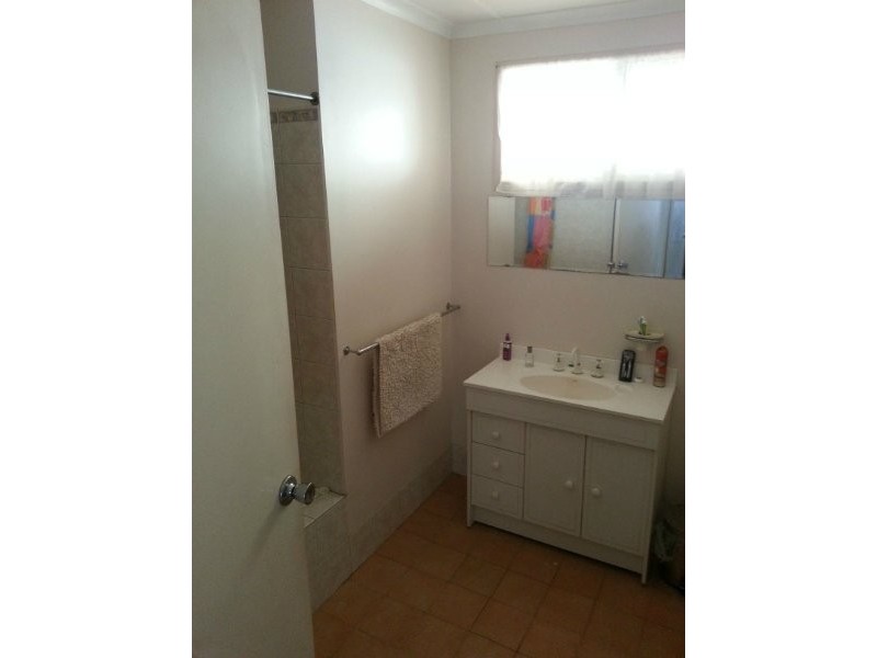 215 First Street, Wonthella WA 6530