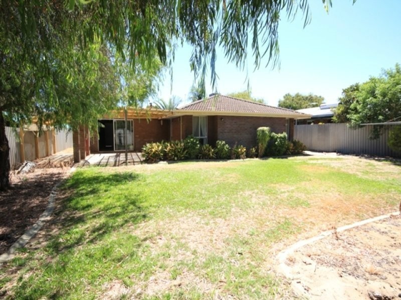 22 Kingsbridge Road, Warnbro WA 6169