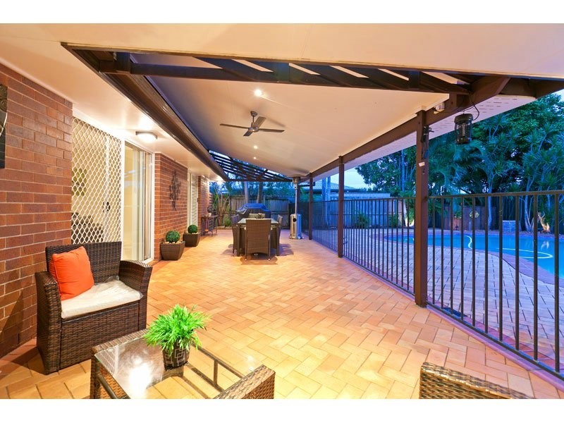 21 Seagull St, Victoria Point QLD 4165