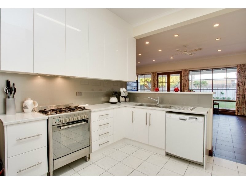 4 Naldera Street, Glandore SA 5037