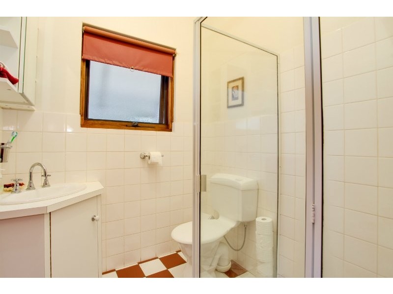 4 Naldera Street, Glandore SA 5037