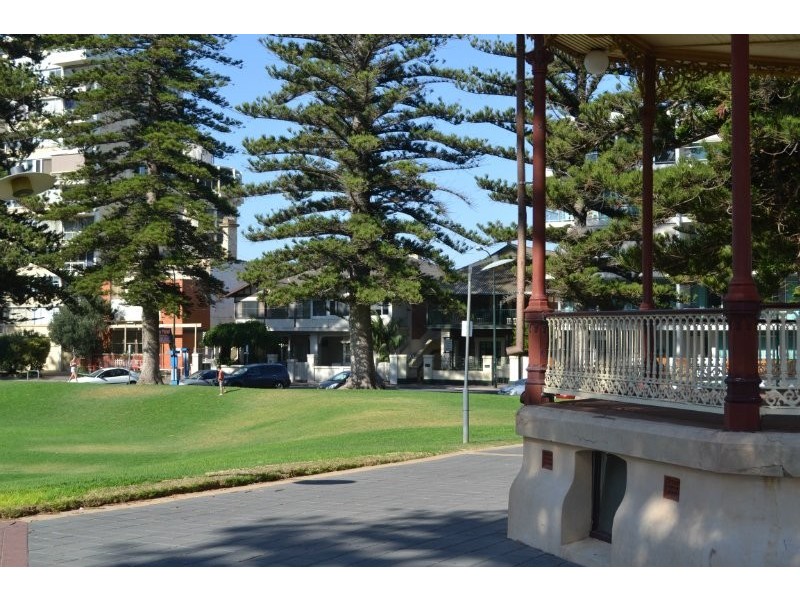 12A Robert Street, Glenelg South SA 5045