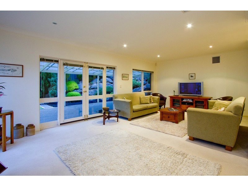 16 Travers Drive, Beaumont SA 5066