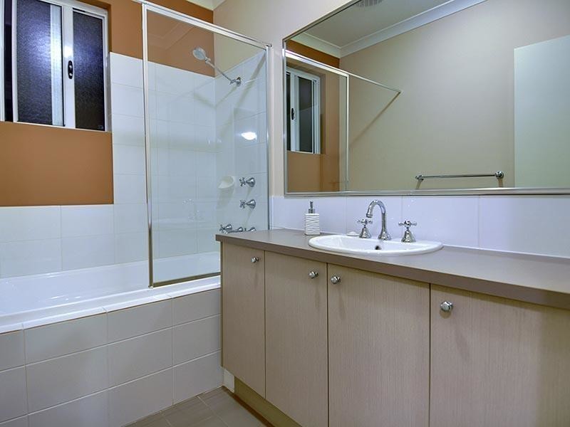 68 Merlot Way, Pearsall WA 6065