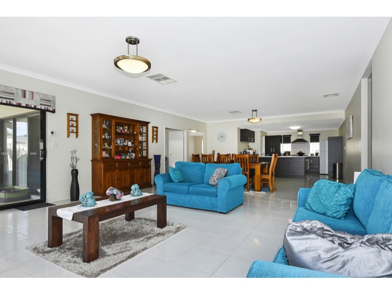 4 Macdougal Way, Harrisdale WA 6112