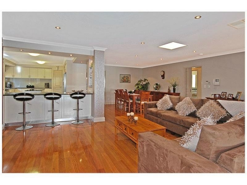 10 Matera Way, Stirling WA 6021