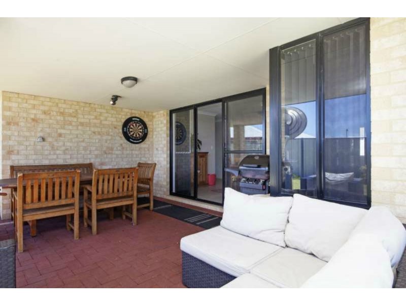 4 St Cloud, Meadow Springs WA 6210