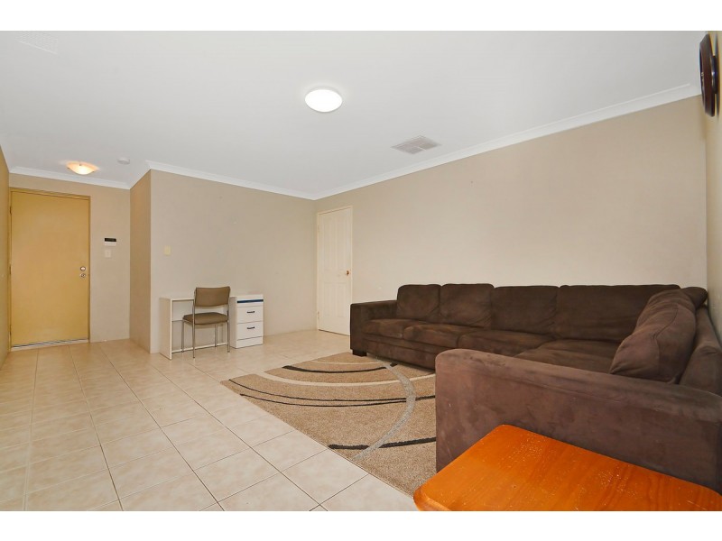 111 Hillcrest Road, Alexander Heights WA 6064