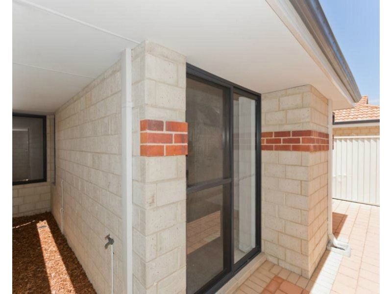 8 Love Street, Cloverdale WA 6105