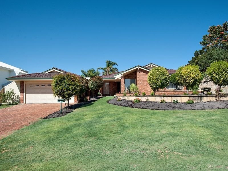 7 Sellen Court, Leeming WA 6149
