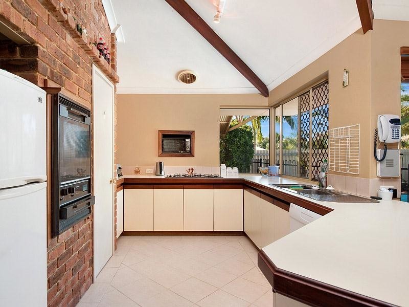 7 Sellen Court, Leeming WA 6149