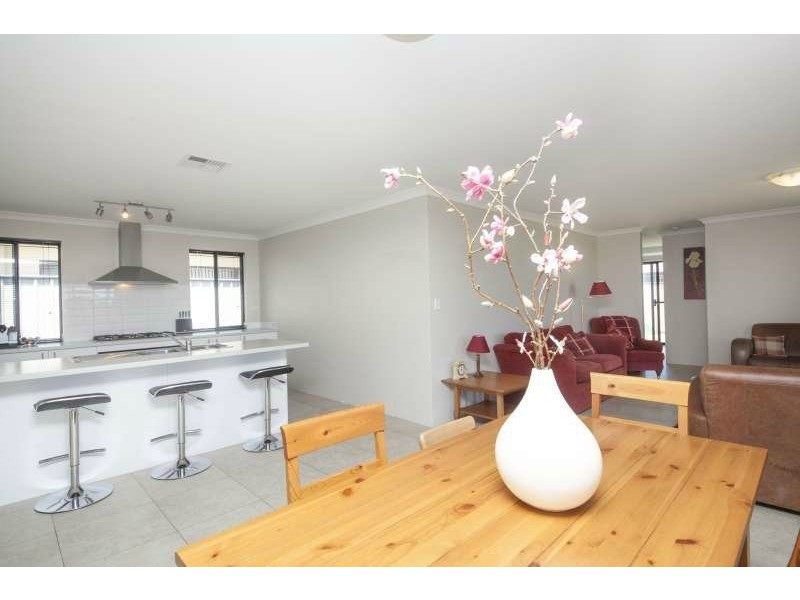 4 St Cloud, Meadow Springs WA 6210