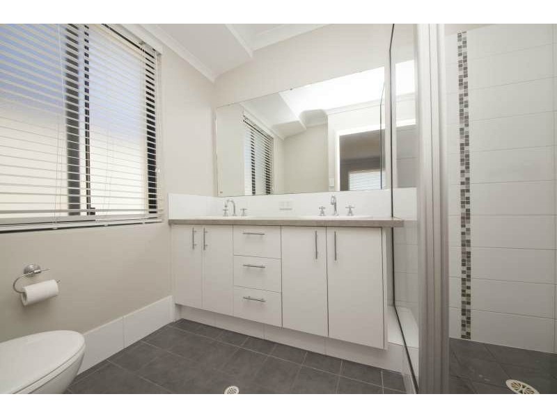 4 St Cloud, Meadow Springs WA 6210