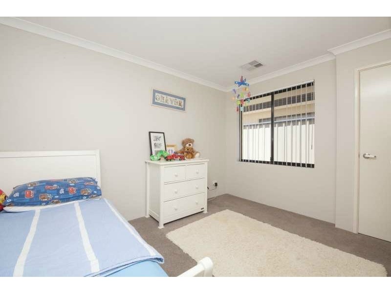 4 St Cloud, Meadow Springs WA 6210