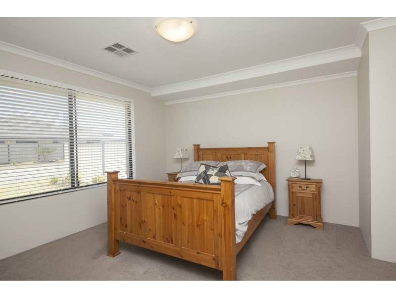 4 St Cloud, Meadow Springs WA 6210