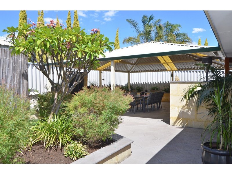 10 Monash Circle, Marangaroo WA 6064