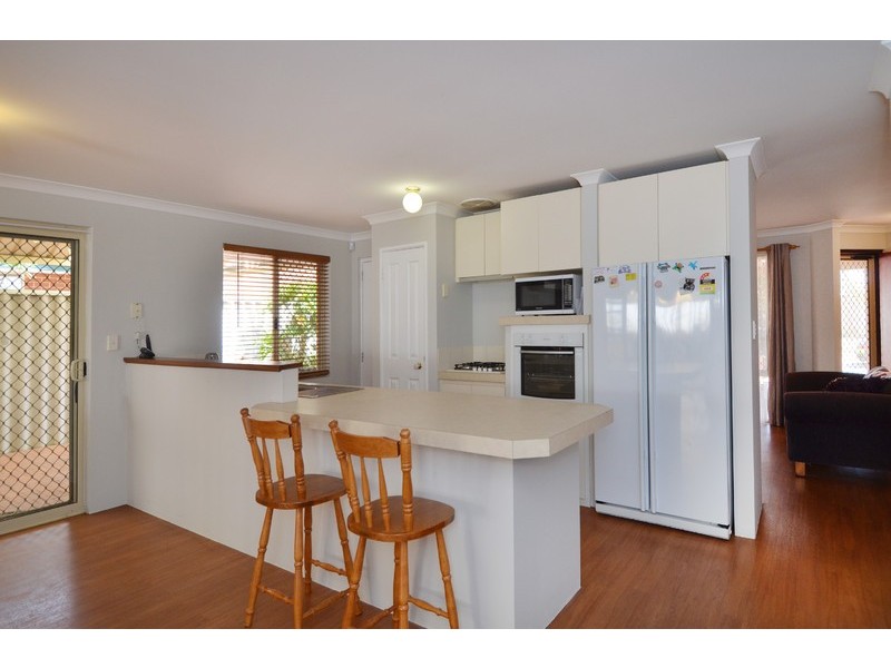 10 Monash Circle, Marangaroo WA 6064