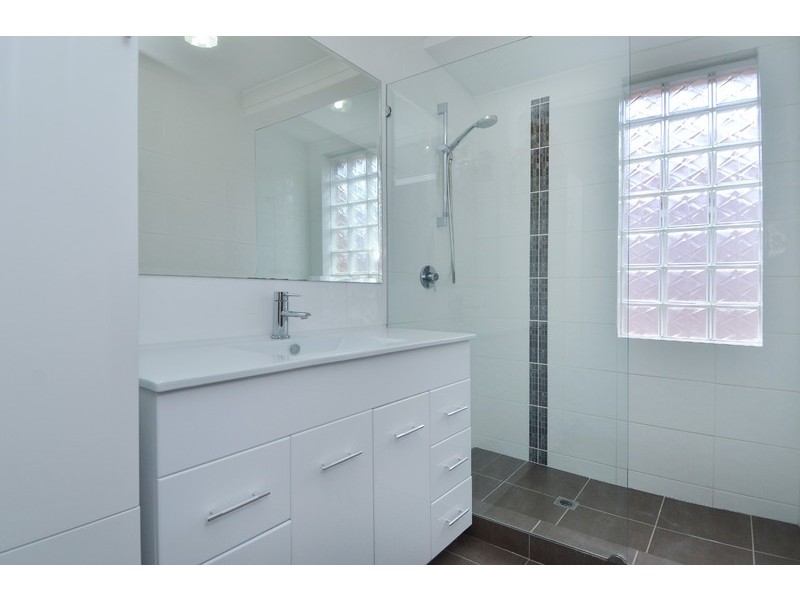 10 Monash Circle, Marangaroo WA 6064